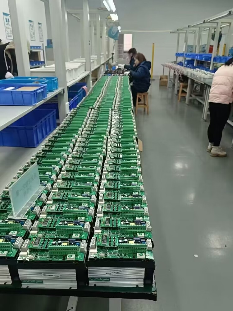 电力调整器在运行时最大电流逐步降低是为什么？