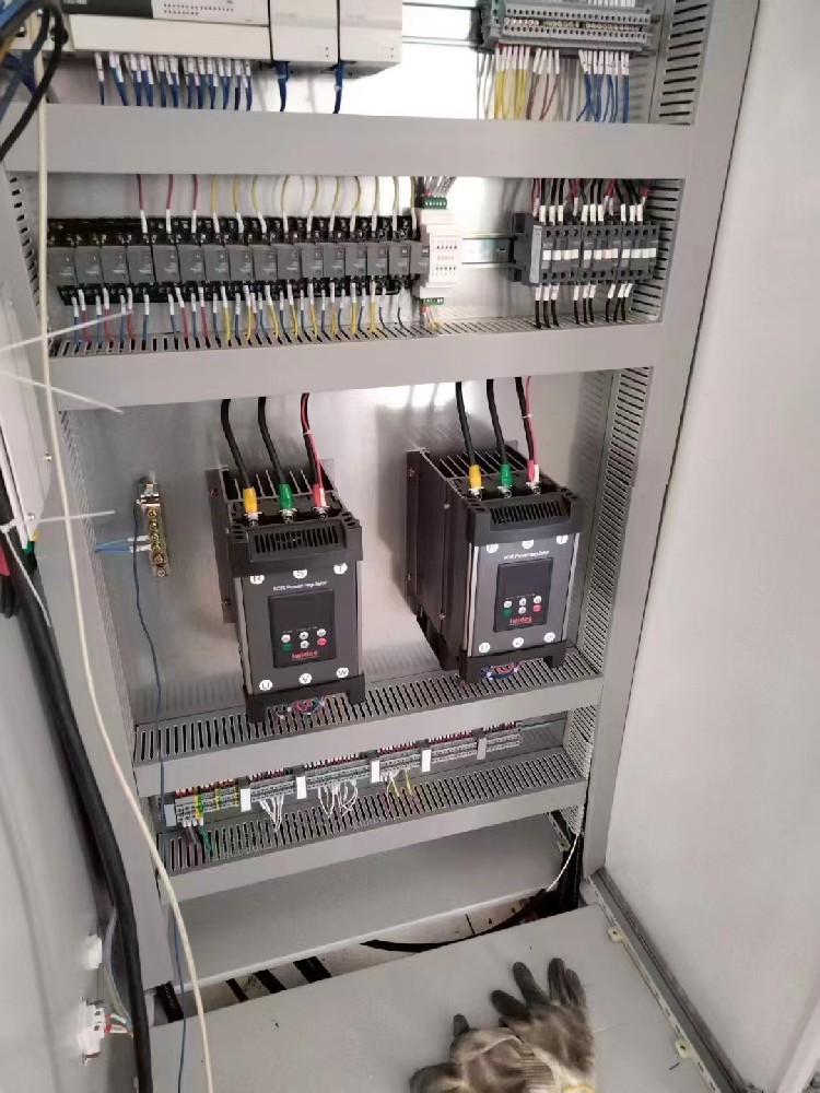 电力调整器的输出电压和电流的调节领域是几多？能精确到什么水平？