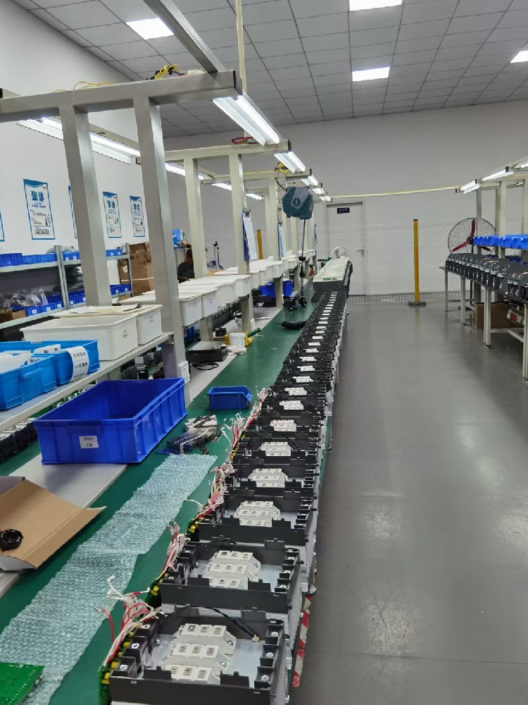 电力调整器的额定电压、额定电流和额定功率是若何确定的？