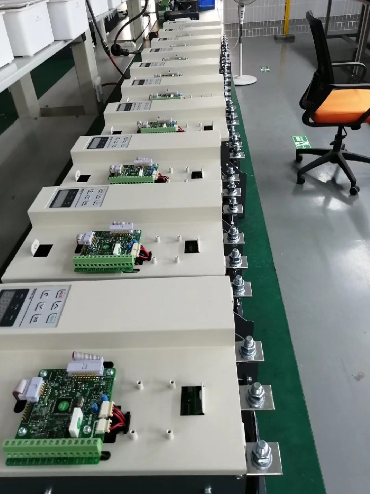 电力调整器与变频器在某些利用场景下职能有沉叠，若何抉择使用哪一个？