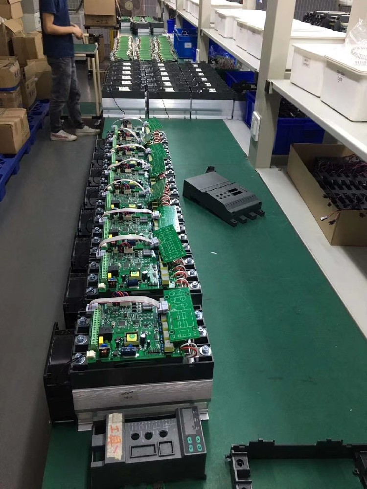 当电力调整器接入的电网存在三相不平衡时，会产生什么后果及若何解决？