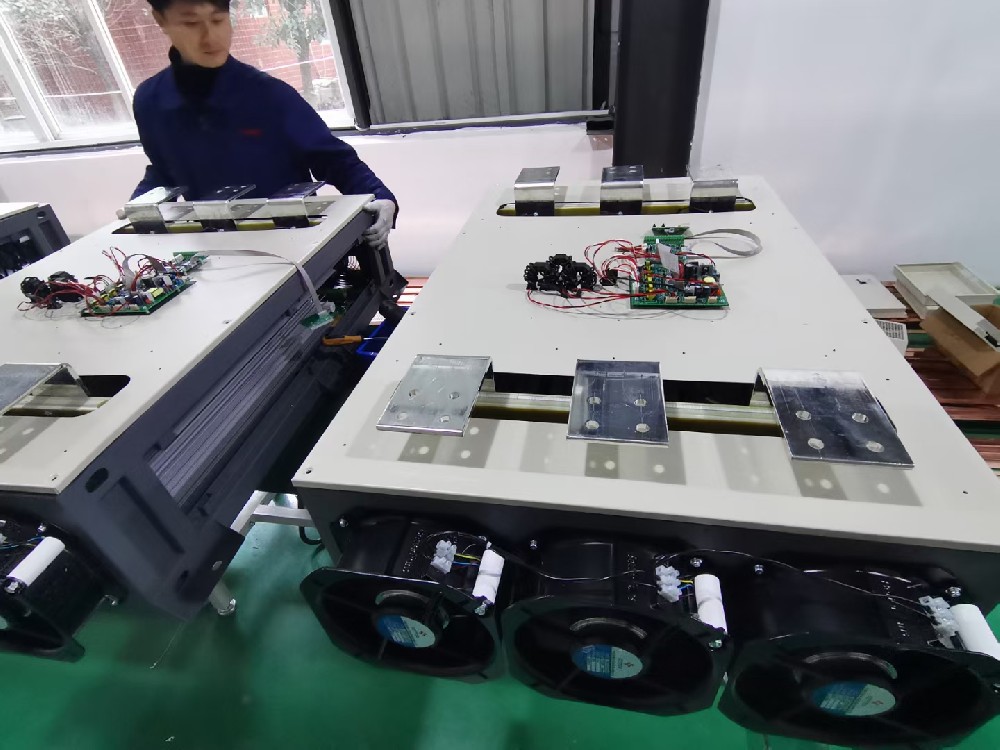 电力调整器在海优势电场的利用中，若何应对湿润、高盐等恶劣环境？