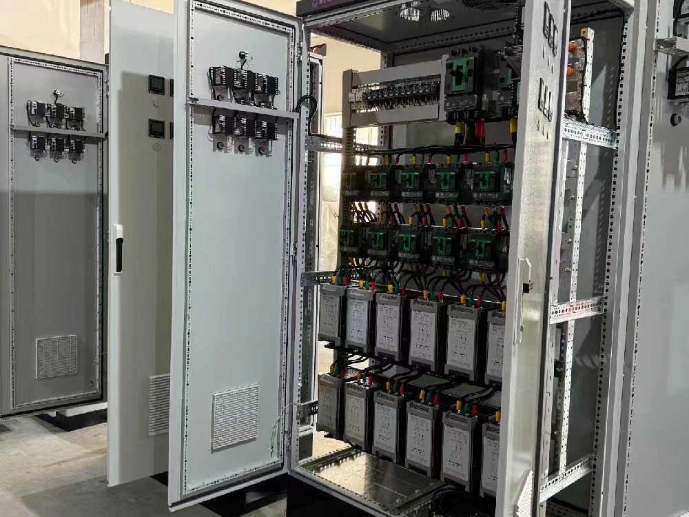 装置时空间狭幼，电力调整器体积较大，难以找到相宜的固定地位，若何解决装置空间受限问题？