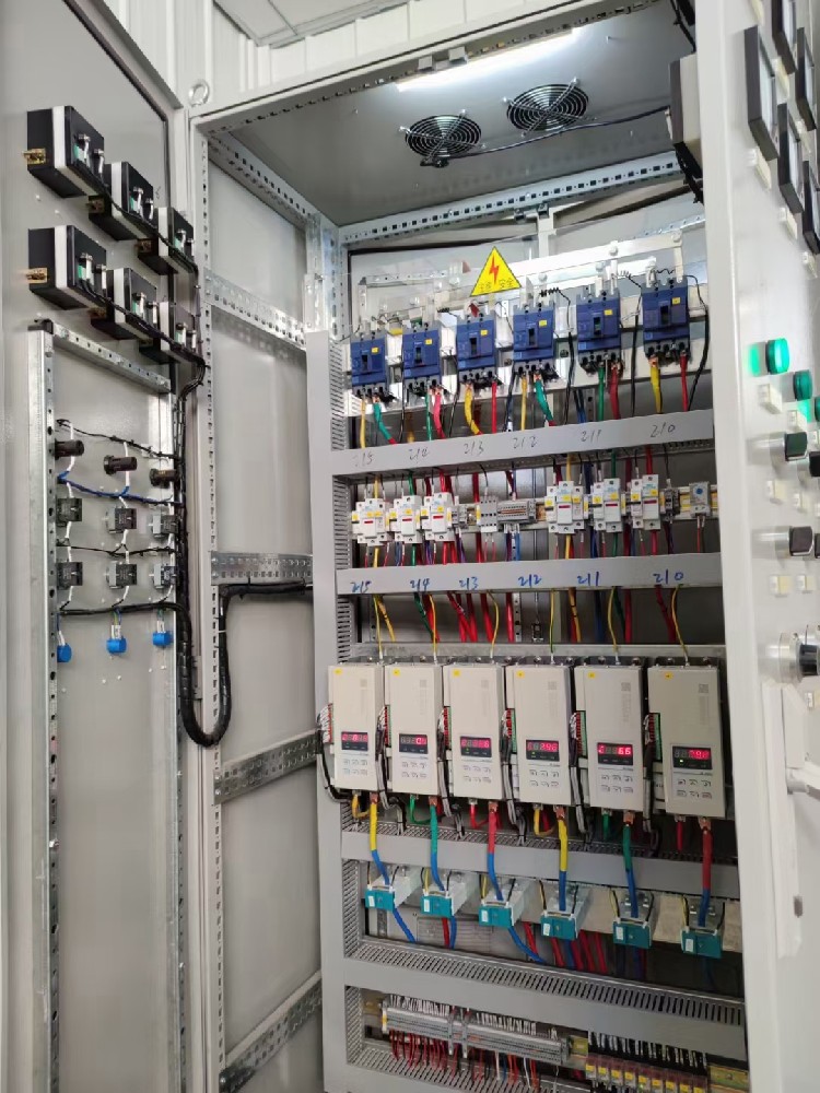 揭秘工业温控黑科技：若何实现设备 0 误差精准运行？